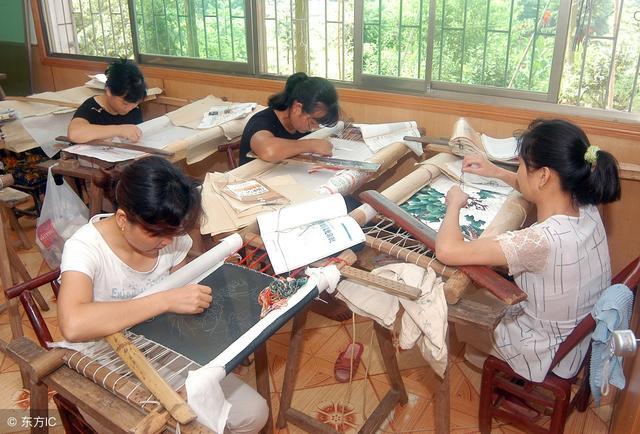 湘繡四件套可以穿出怎樣的氣質(zhì) 愛(ài)打扮的女孩快看