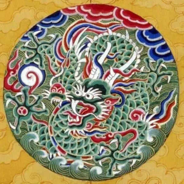 古代龍紋刺繡代表至高無上的權利