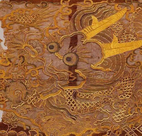古代至高無上的刺繡龍紋